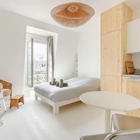Apartment Charming Ideally Located In Paris, 9th Paris