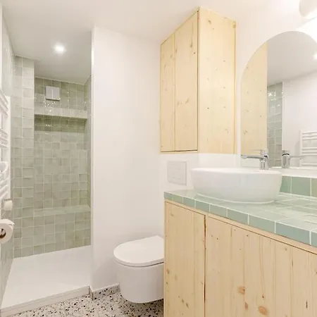 Charming Ideally Located In Paris, 9th Paris