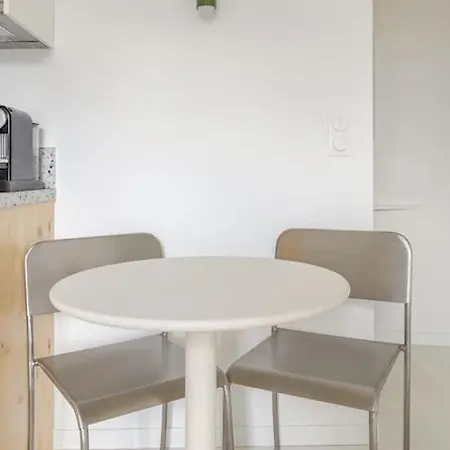 Апартаменты Charming Ideally Located In Paris, 9th