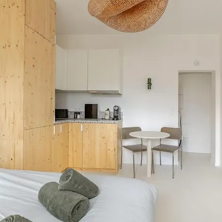 Апартаменты Charming Ideally Located In Paris, 9th Париж