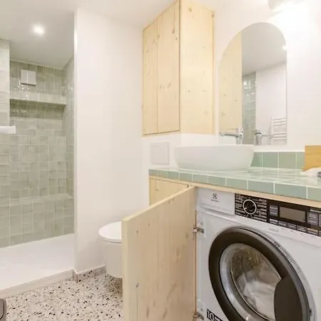 Апартаменты Charming Ideally Located In Paris, 9th Париж