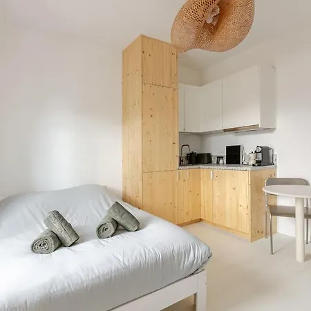 Апартаменты Charming Ideally Located In Paris, 9th